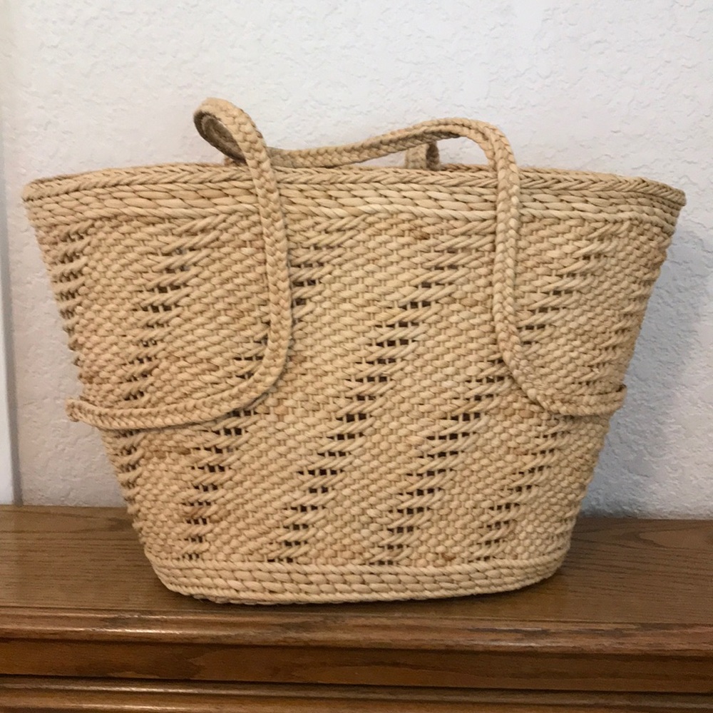 Summertime beach straw purse.
